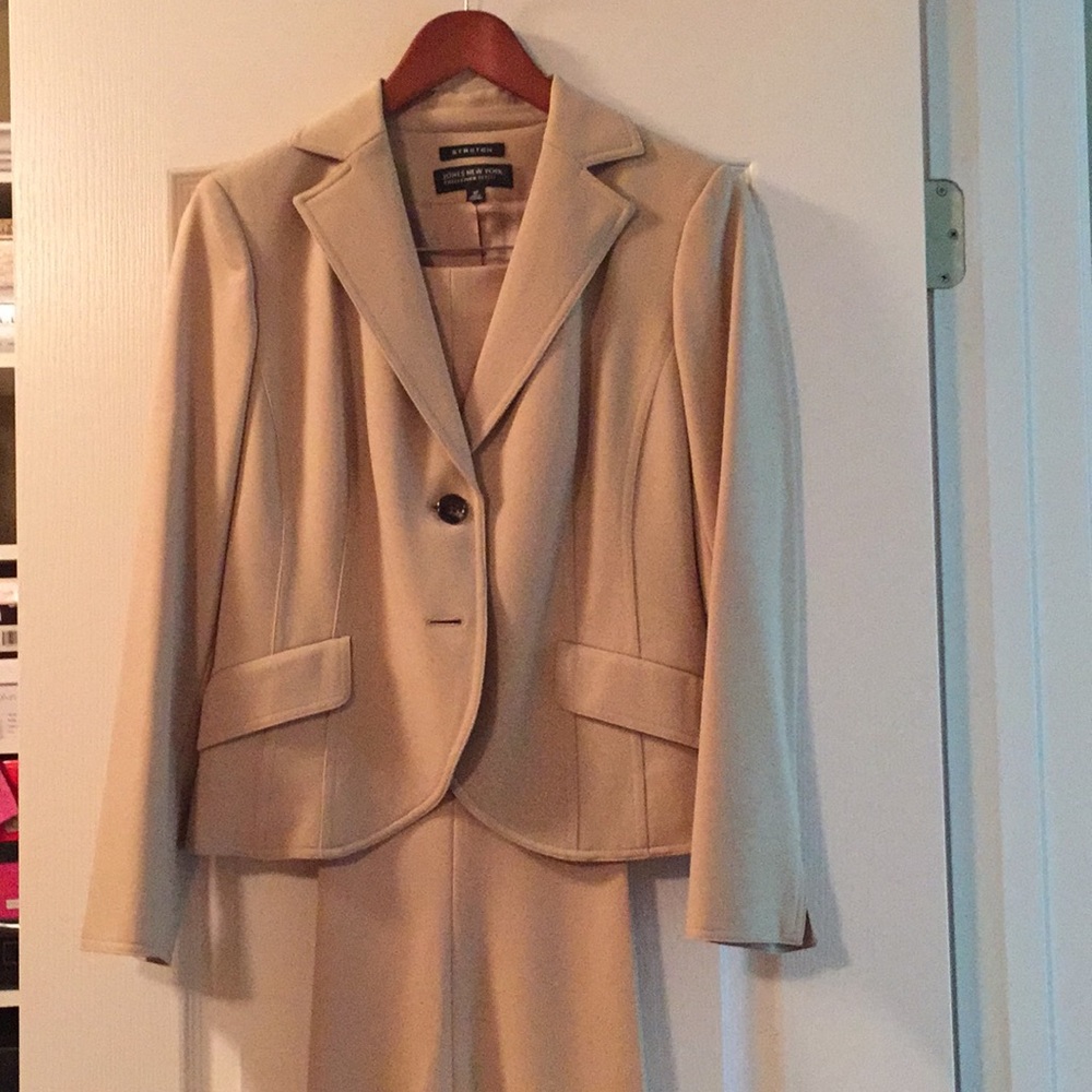 Jones New York Pants Suit Women’s Petite Collection